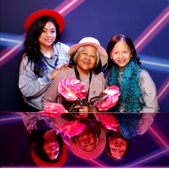 Meet your Posher! - Picture 1 of 7